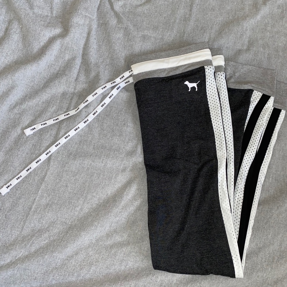 NWT Victoria’s Secret Campus Legging Size M